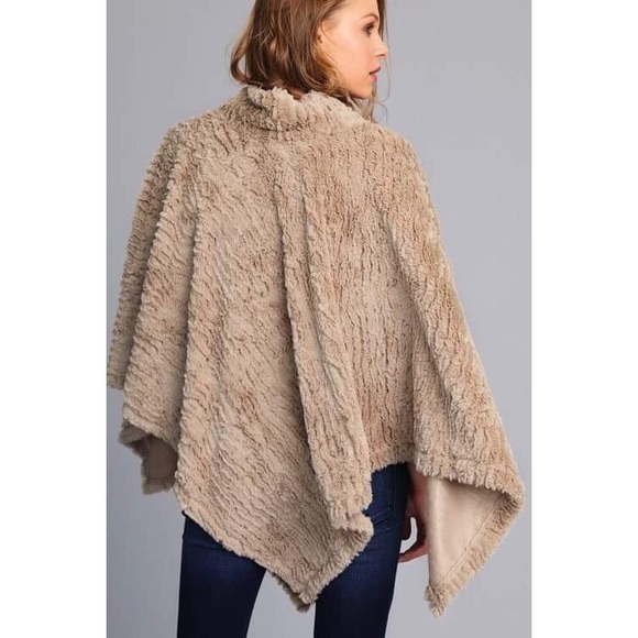 🆕Back to Cool | Plush Fur High Neck Poncho - Picture 4 of 4